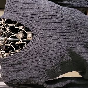 Tommy Hilfiger cable-knit sweater. Charcoal gray. Size M
